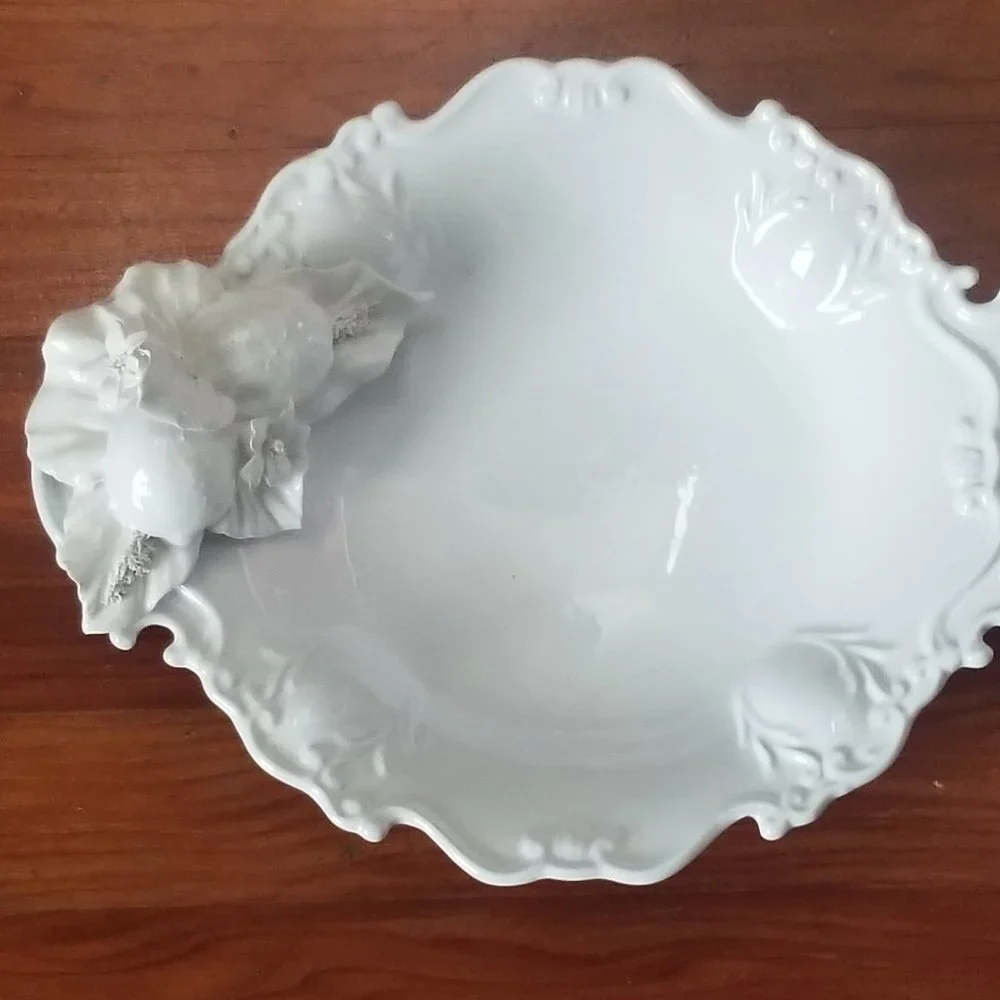 RARE LG IBORBONE ITALY WHITE LEMON FLORAL SERVING DISH SALAD CENTERPIECE BOWL